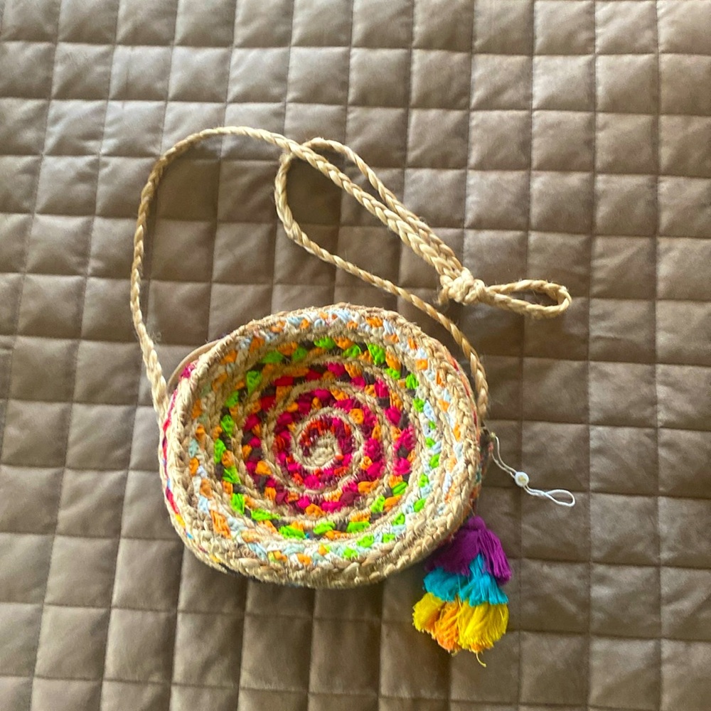 Straw round purse